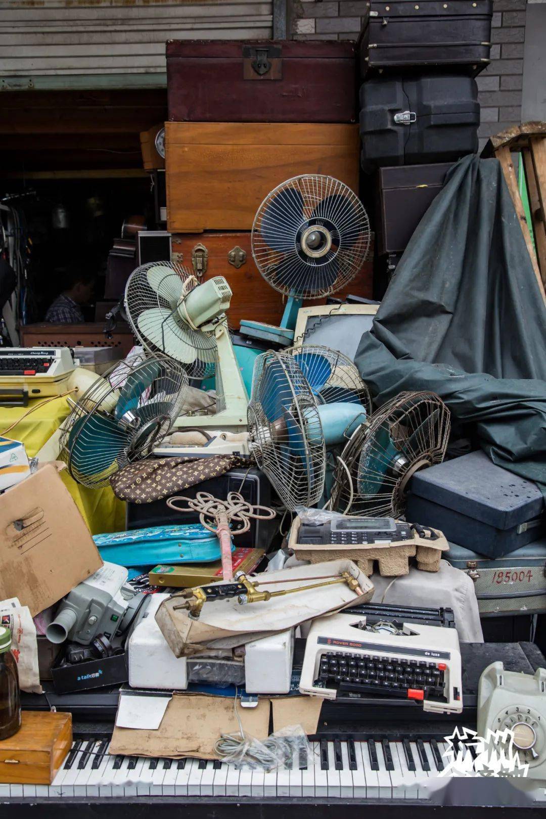 复古爱好者必去的半山旧货市场,藏着杭州人几十年的回忆._旧物