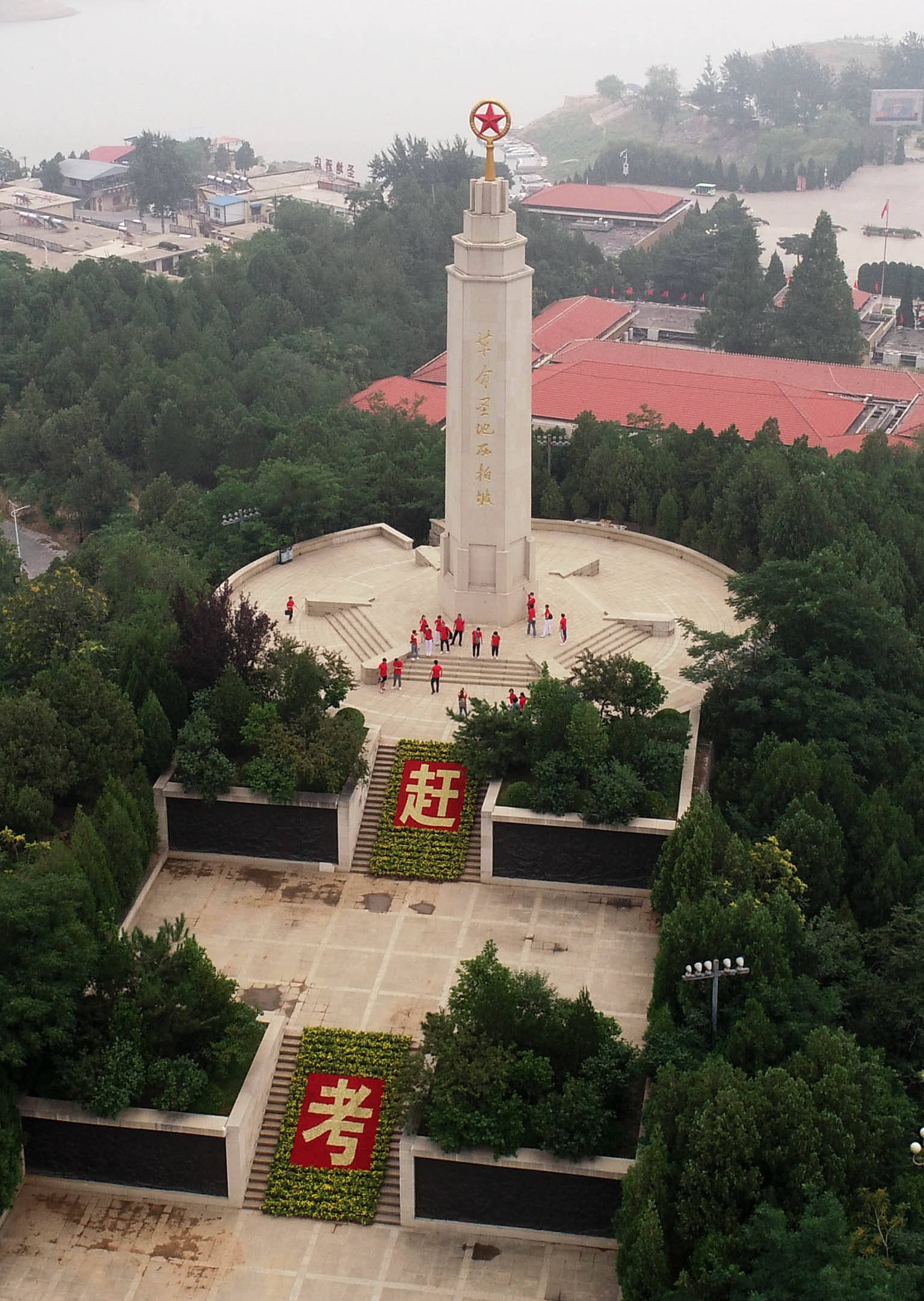 河北西柏坡援鄂抗疫新党员重温入党誓词