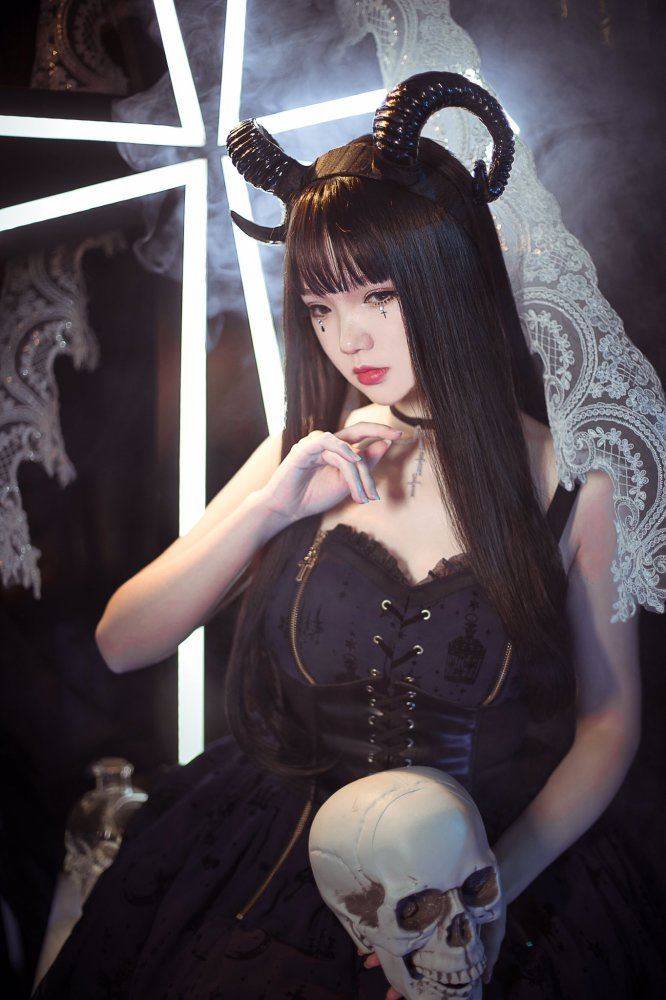 暗黑系洛丽塔,想陪着她一起"黑化"_astra