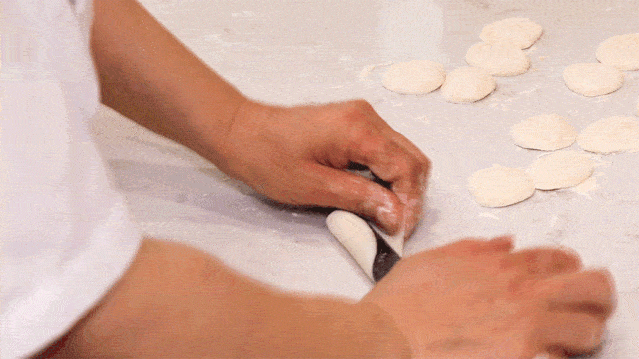 厦门饺子排行榜第1名,敲碎才能吃!