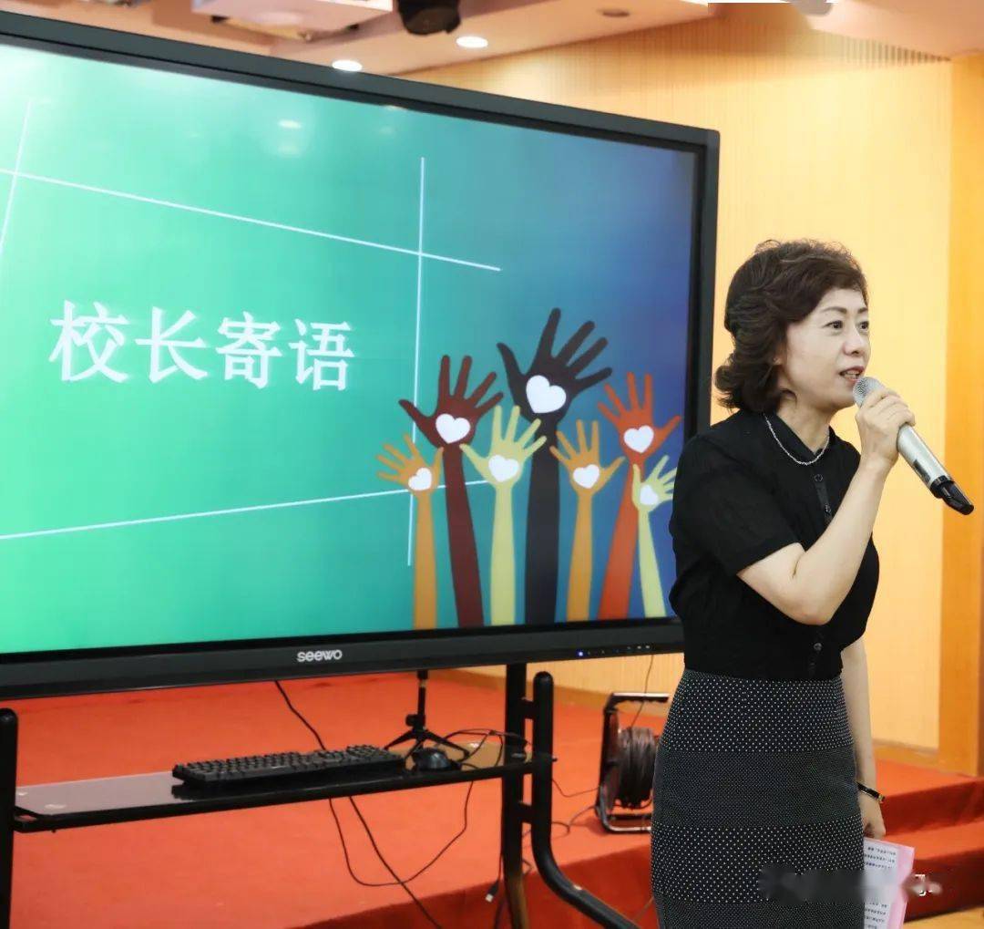 心怀赤诚好少年乘风破浪追梦想