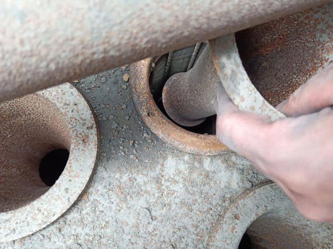 图 | 文氏管与骨架已经完全分离经现场分析,文氏管与骨架脱焊导致在