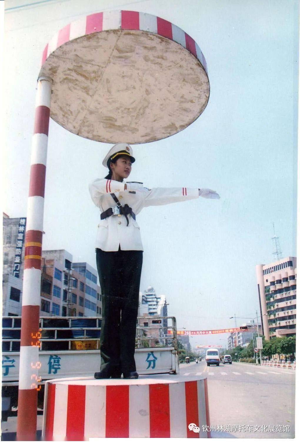 满满的回忆一组照片讲述钦州交警岗亭变迁史
