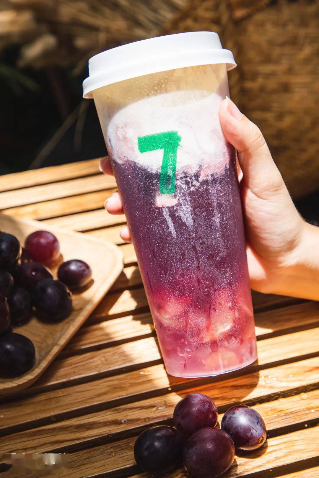 「柒茶」是以「当季限定鲜果茶」出名的珠海本土老牌