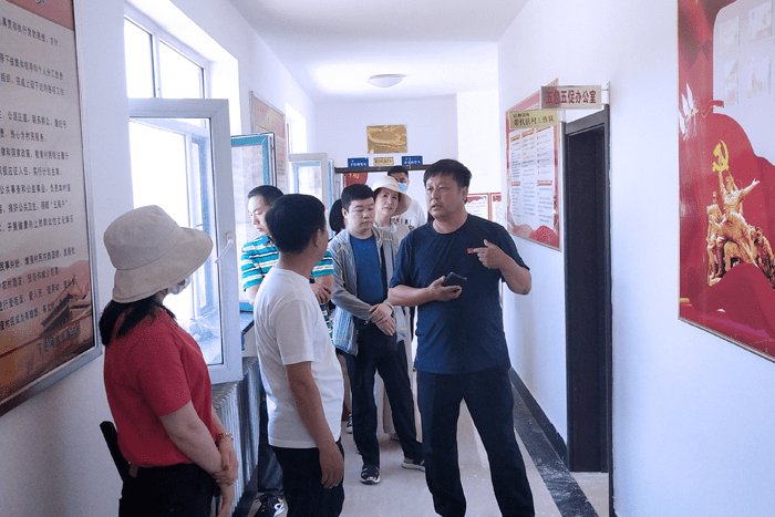 辽阳县营商环境建设局"七一"党日活动走进乡村