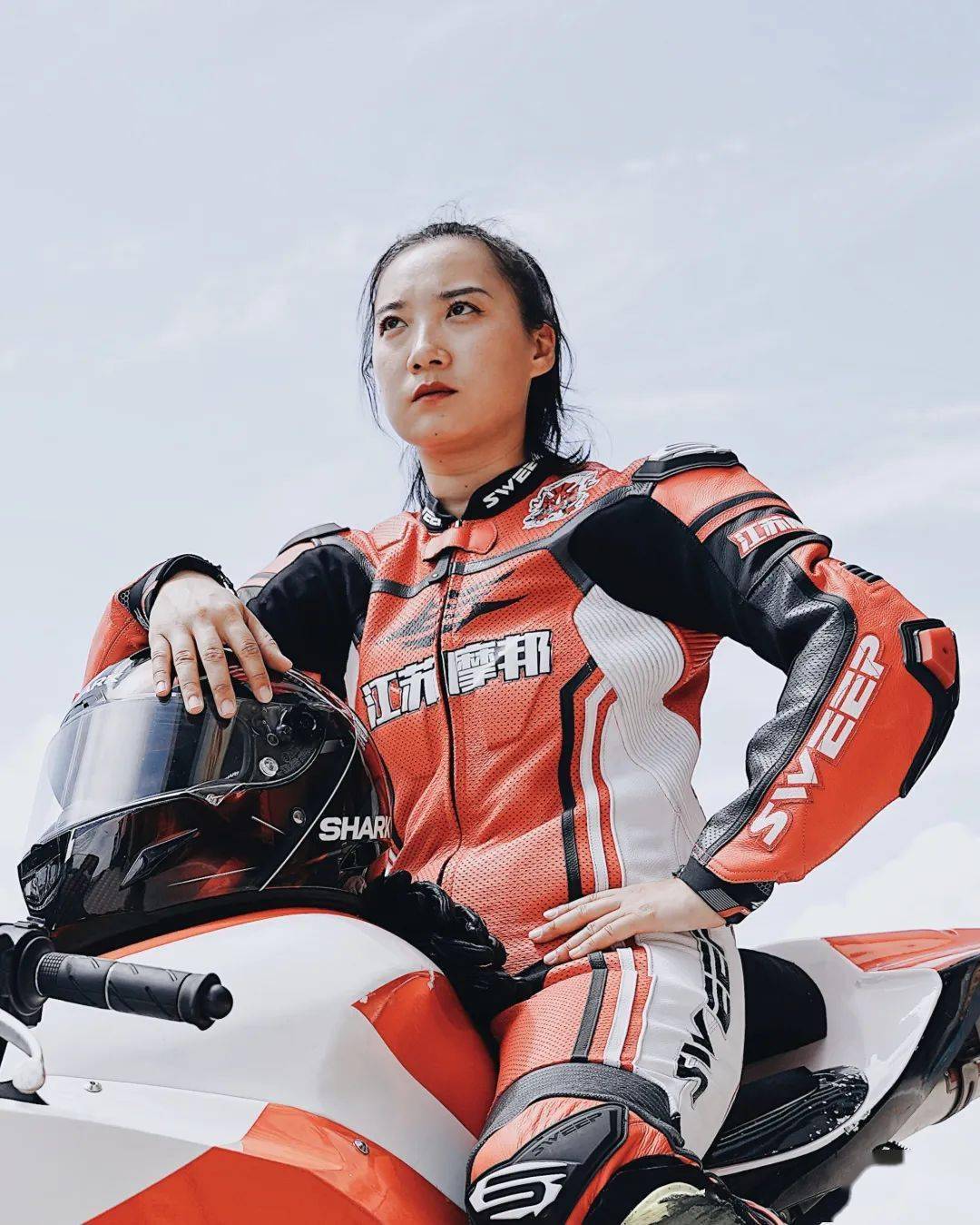 王艳参赛经验:7年多项国内一线摩托赛事女子组热门车手儿童赛车培训