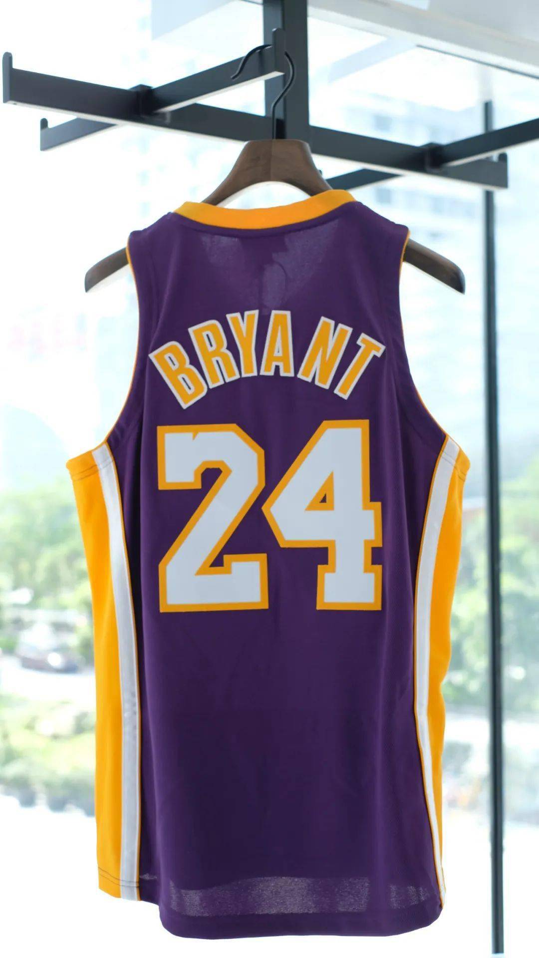 左胸刺绣奥布莱恩杯标示着球衣来自总决赛的赛场2008 - 2009 赛季82