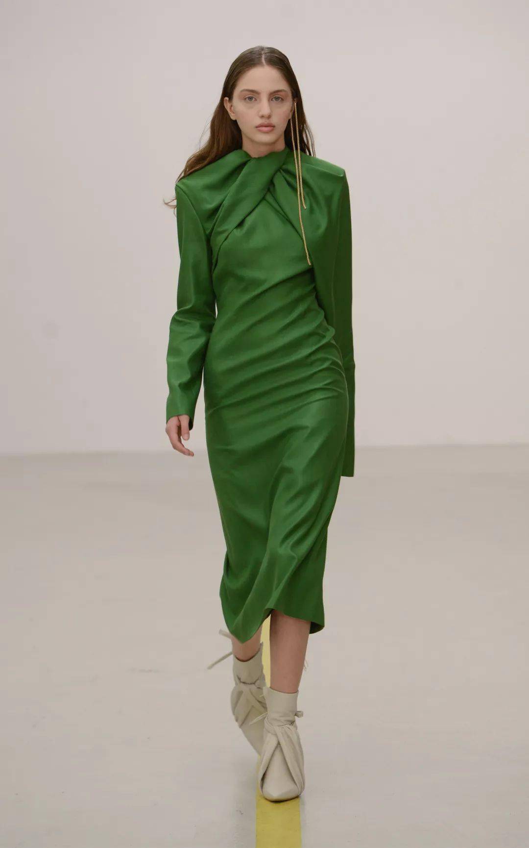 guccirodericamiwongalexandre mattiussi▽秀场直击夏日绿蕴藏着无尽