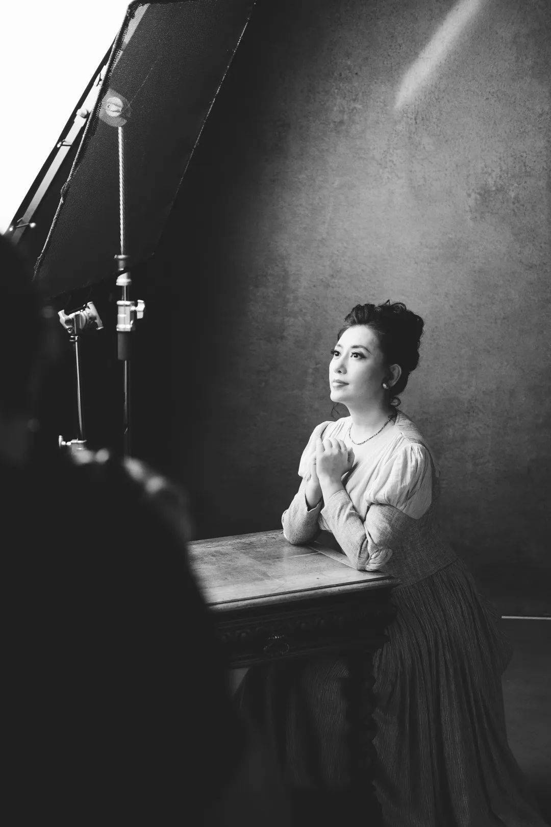 《今日印象》,《人气美食》等;现担任《星旅途》节目主持人