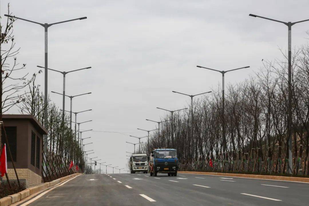 空港大道中段全线开通嵩明人到机场更近啦