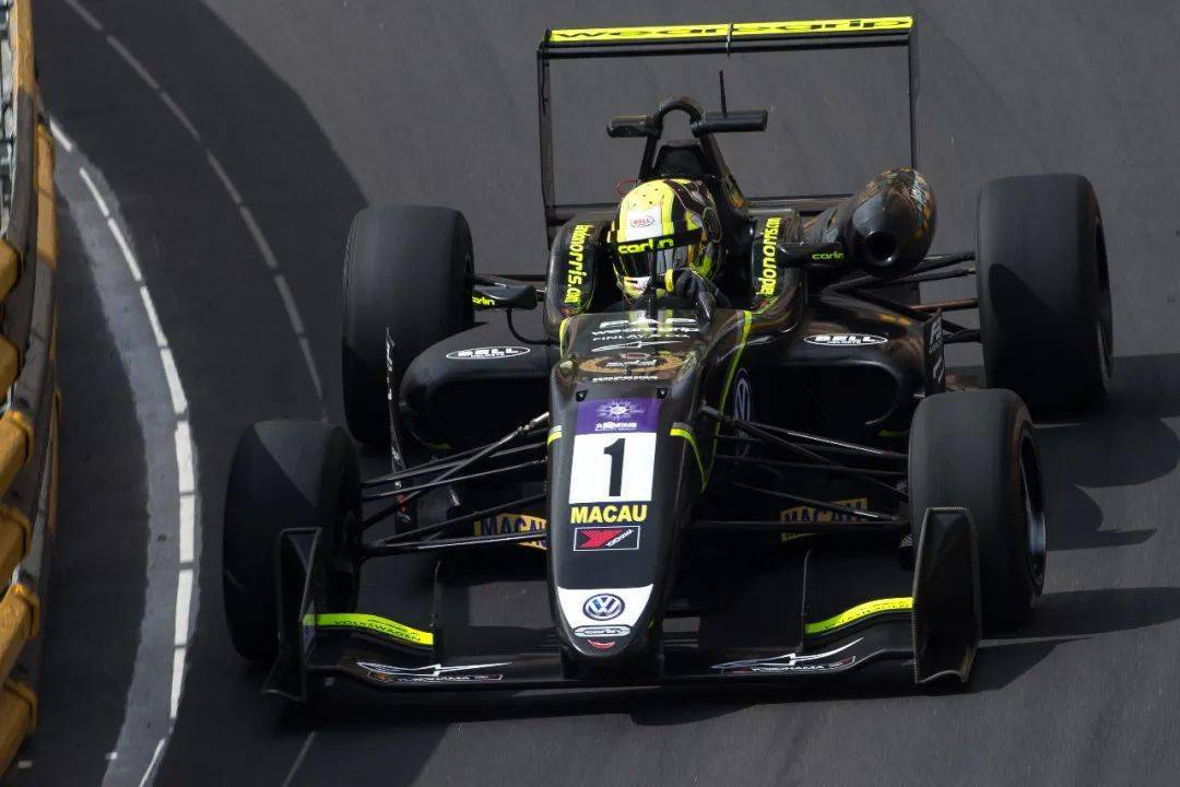 诺里斯lando norris(2016年及2017年)史杜尔 lance stroll (2015年)麦