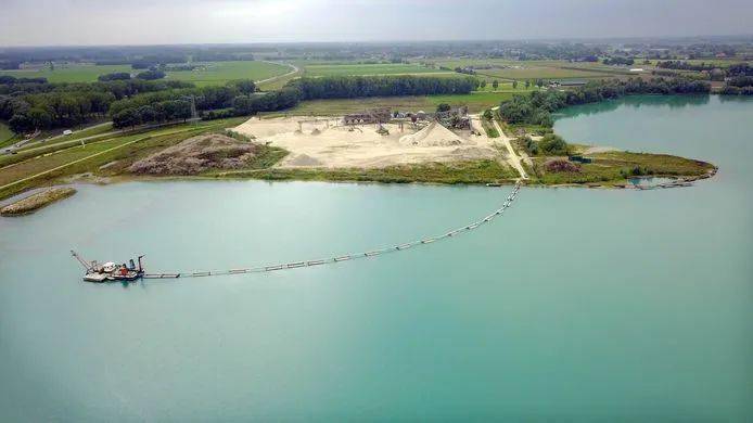 据称是中国以外最大的浮动式太阳能公园将出现在荷兰马斯河和瓦尔河