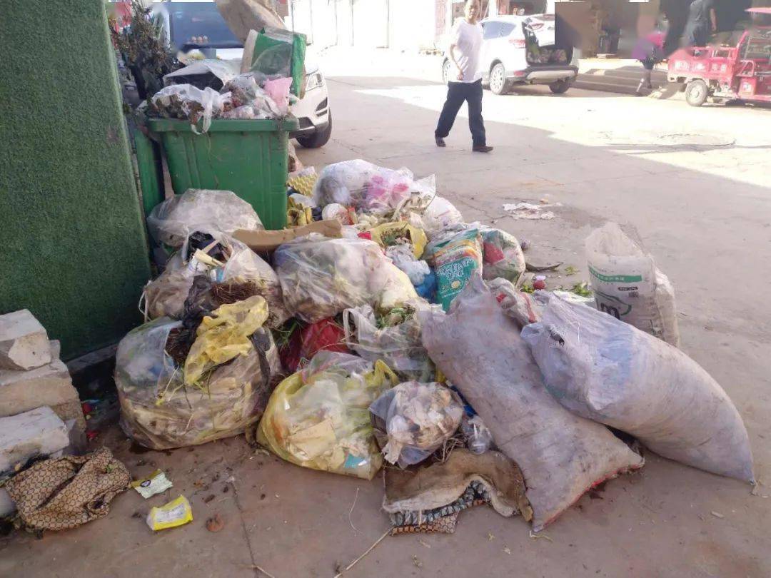 曝光台城区垃圾桶桶满为患清运工作应及时跟上
