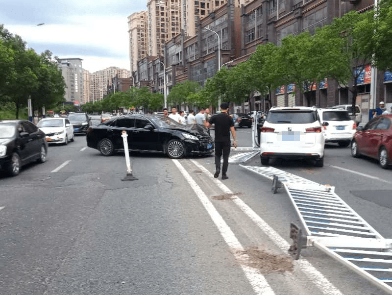 永安奥体路段发生一起交通事故