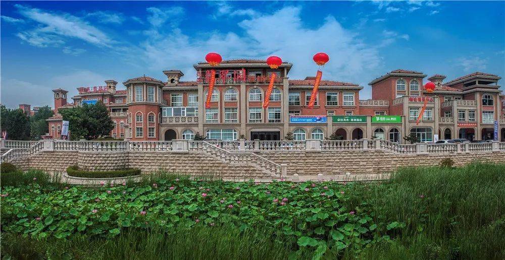 强势围观致远翡翠园惊现一场浪漫梦幻草坪婚礼