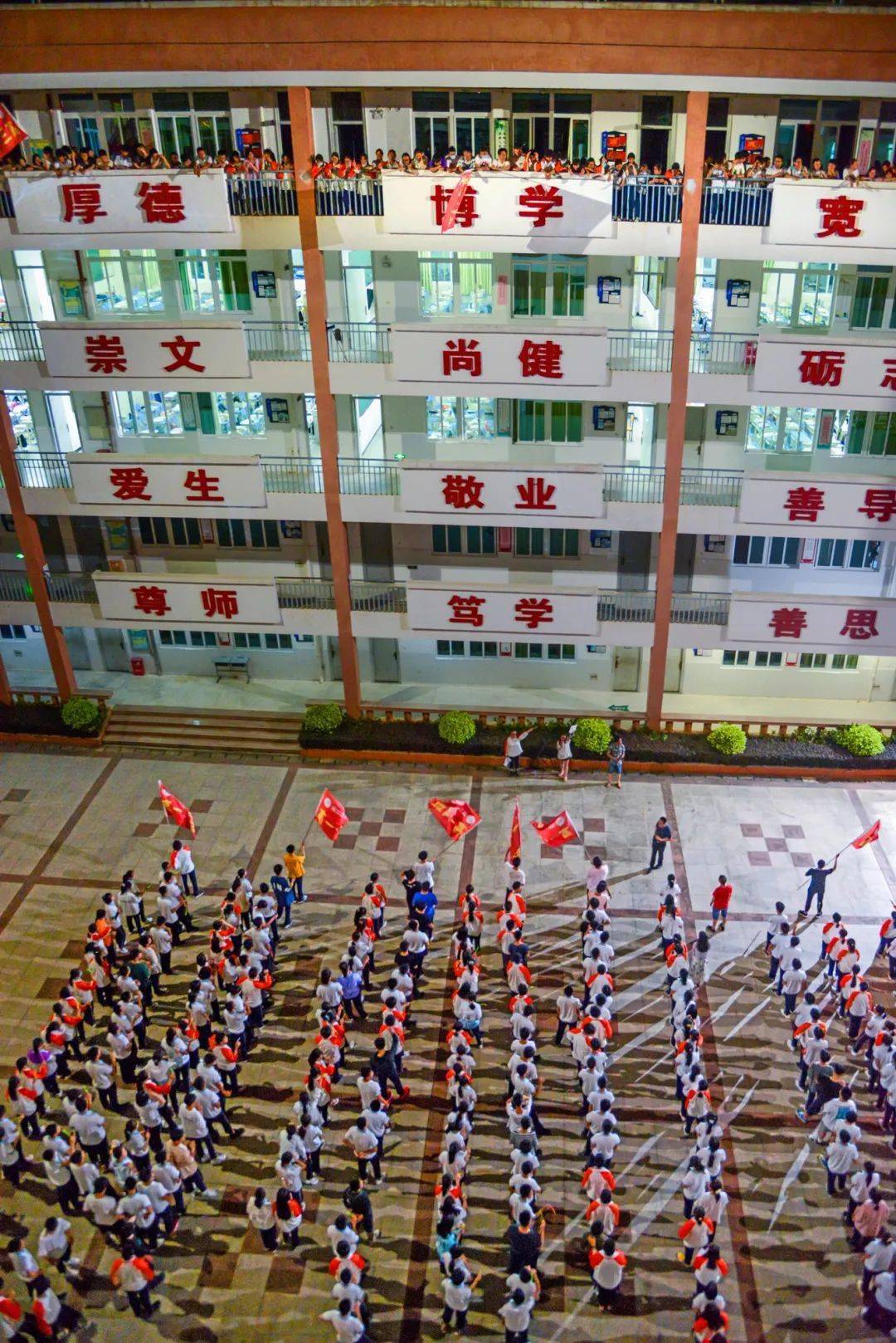 连江文笔中学:这一夜,青春之声响彻校园,全校同心,筑梦高考!