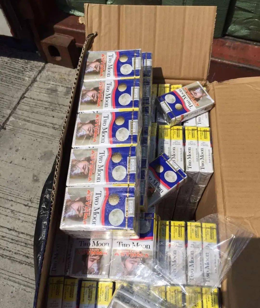 并发现百余箱的双月牌(two moon)香烟