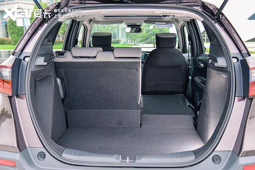 座椅历来都是飞度车型实用性的标志特点,不仅灵动多变,可随意折叠放倒