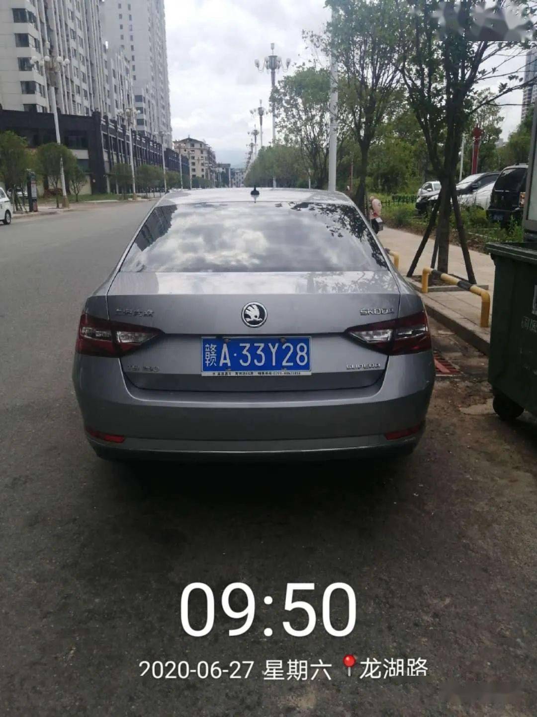 车牌:赣a 33y28违停地点:龙溪路车牌:赣b 0l808违停地点:崇文路逆向