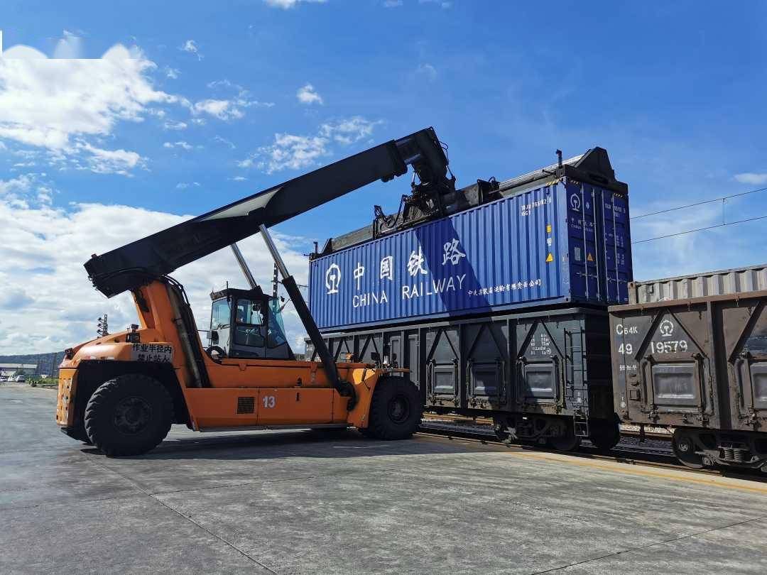 上半年云南铁路发送货物2847万吨集装箱运输同比增长126
