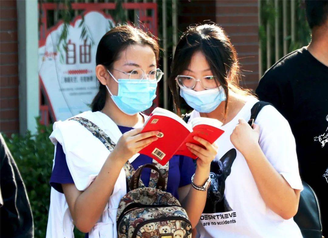 直击顺义高考首日!旗袍,向日葵,红毯···花式为2836名考生打call