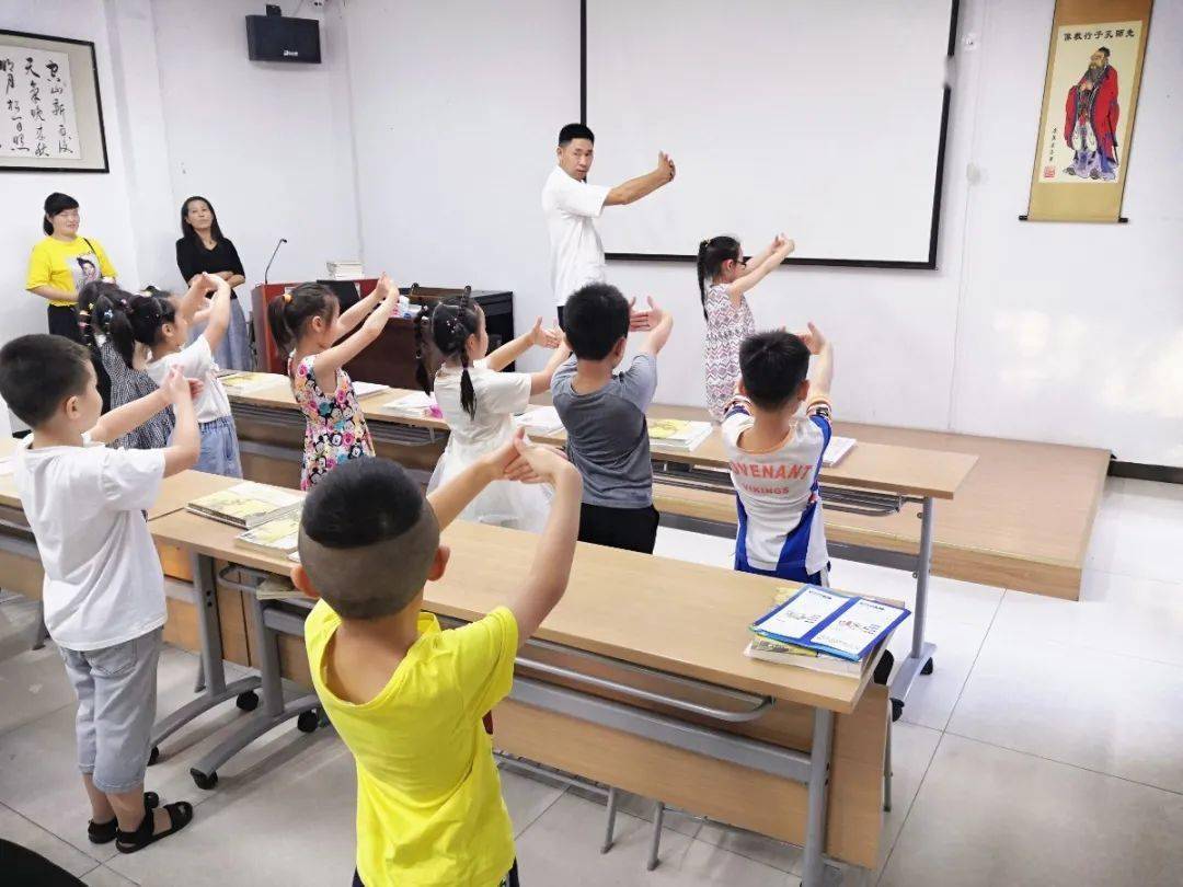 国学经典诵读：传承文化基因的生动课堂