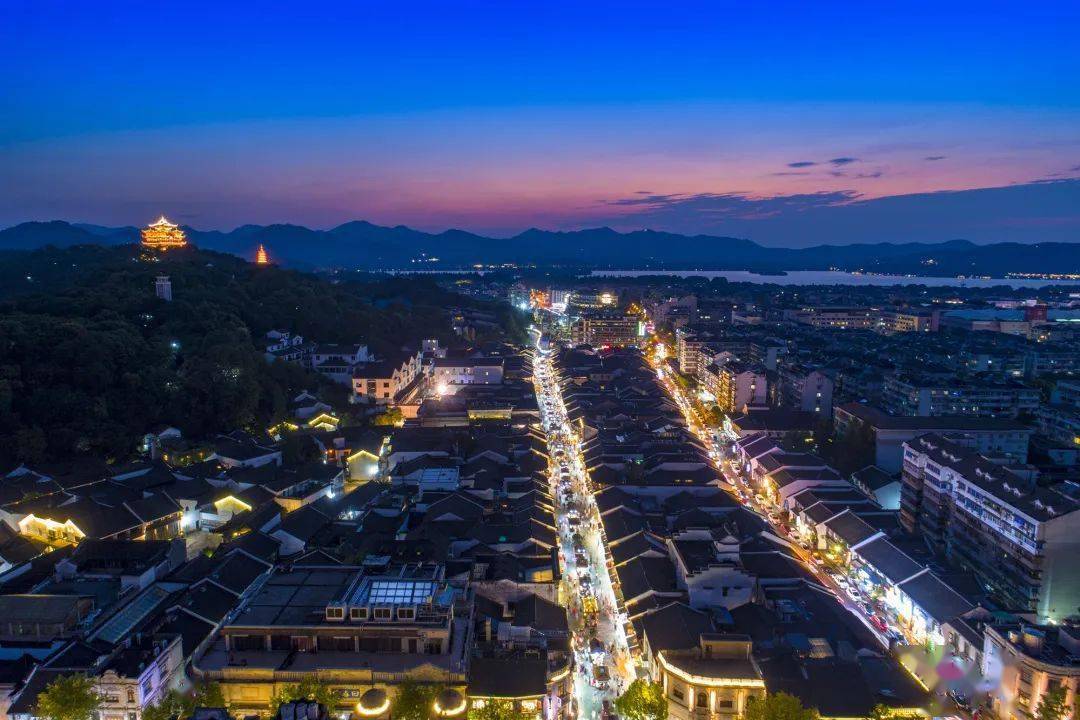 本次征集的内容包括:  清河坊宣传口号,标志性logo以及"杭州记忆"资料