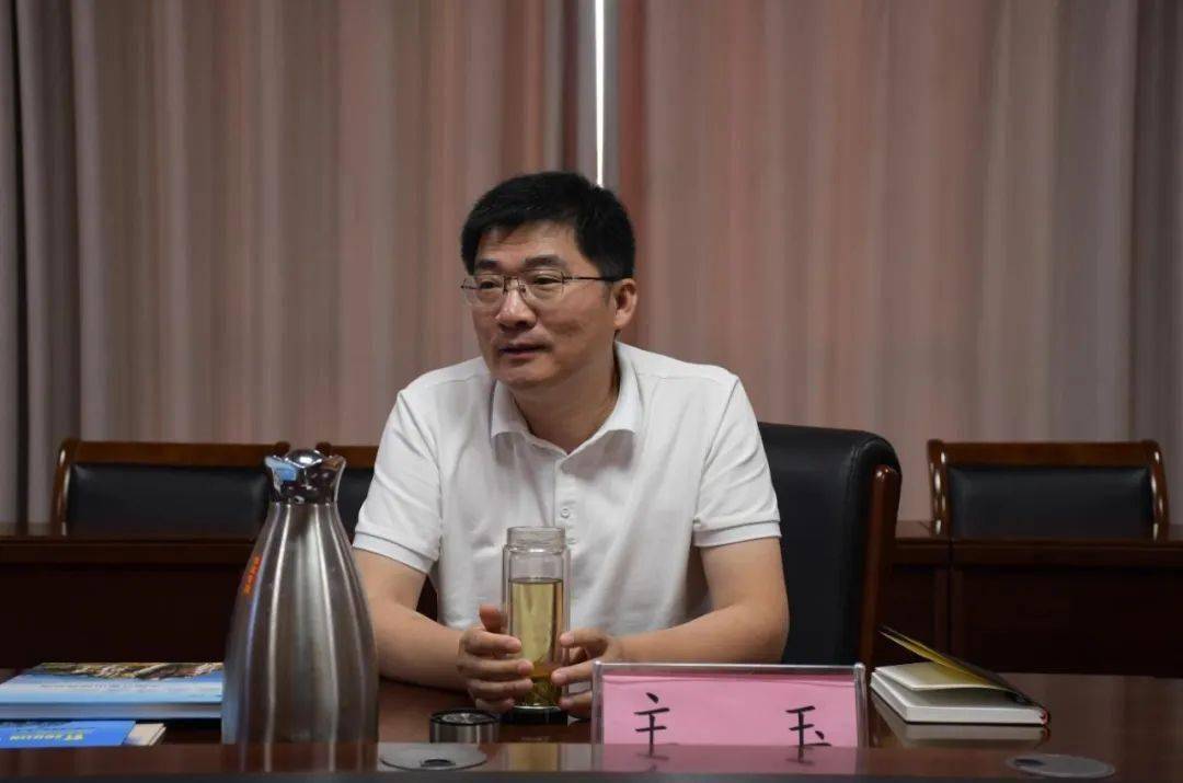 管理局专题会议,管理局副局长,党组成员刘书峰及相关科室参加专题讨论