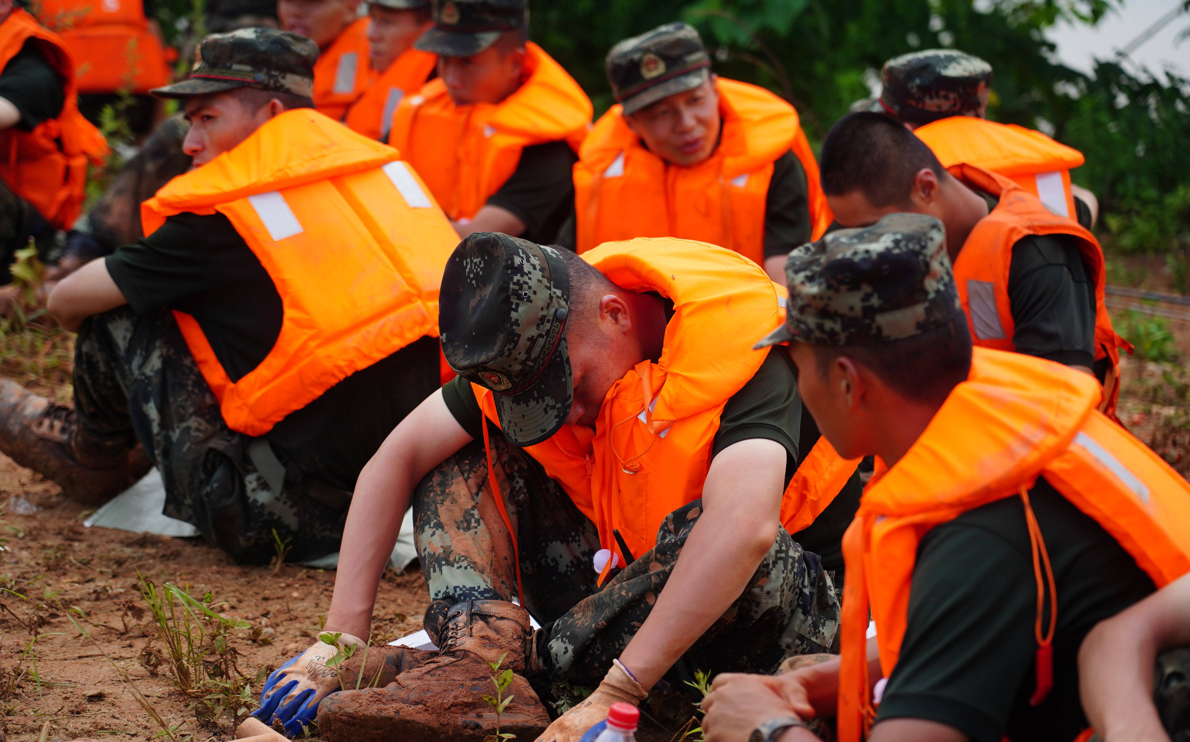 武警部队驰援鄱阳