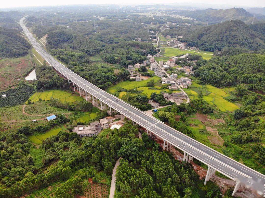 【今日关注】玉湛高速有多神奇,"路"过的人才知道