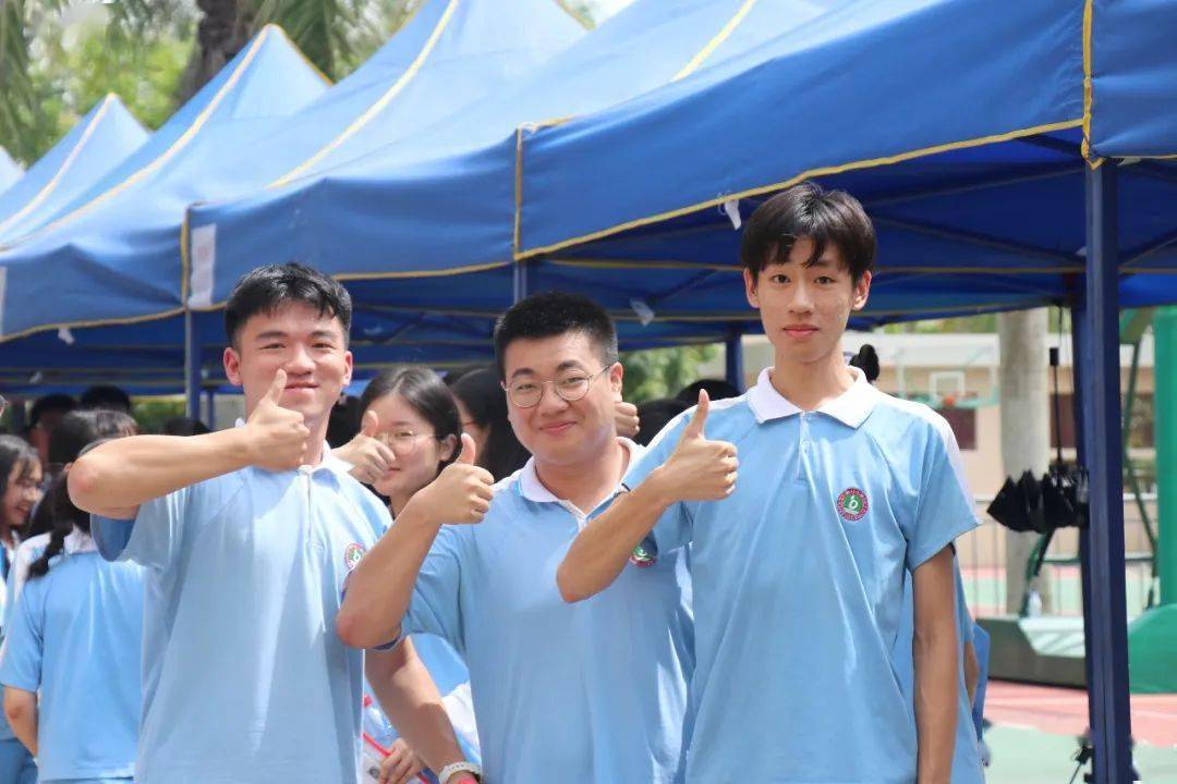 温馨的高考,真情的陪伴--金堡中学