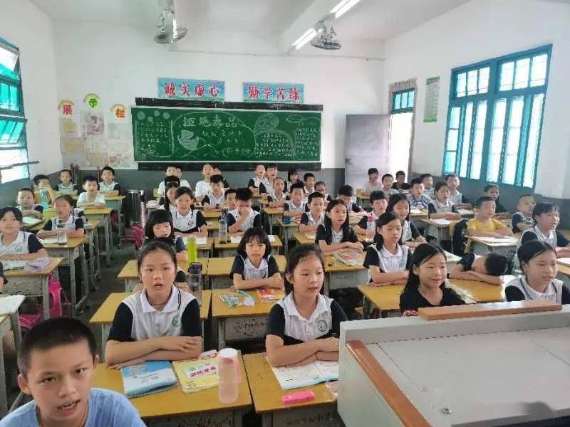 葵潭镇校:唱红歌,教育防疫两不误!