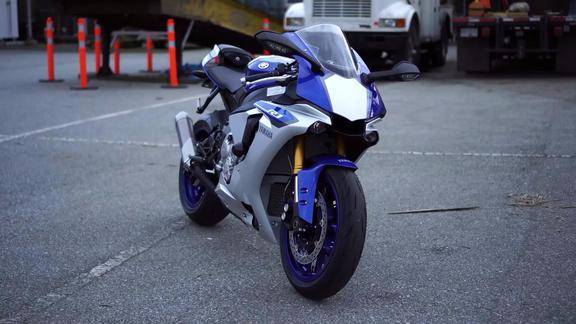 实拍雅马哈r1秀声浪男人眼中的尤物