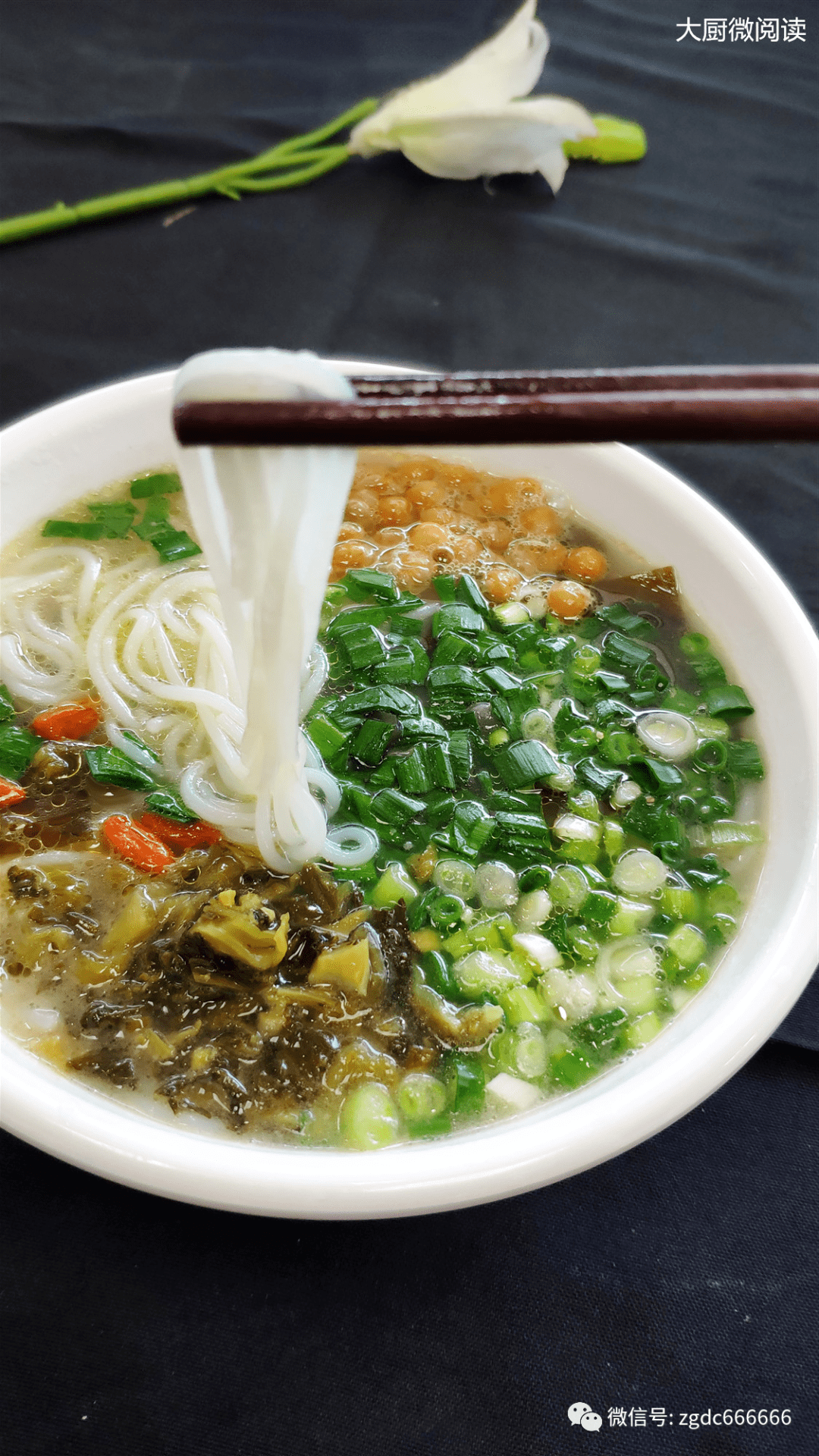 川味米线鲜香诱人,客人连汤都喝得一滴不剩!