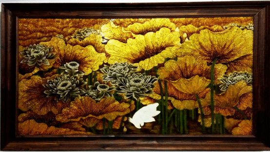 漆画《金色荷花》