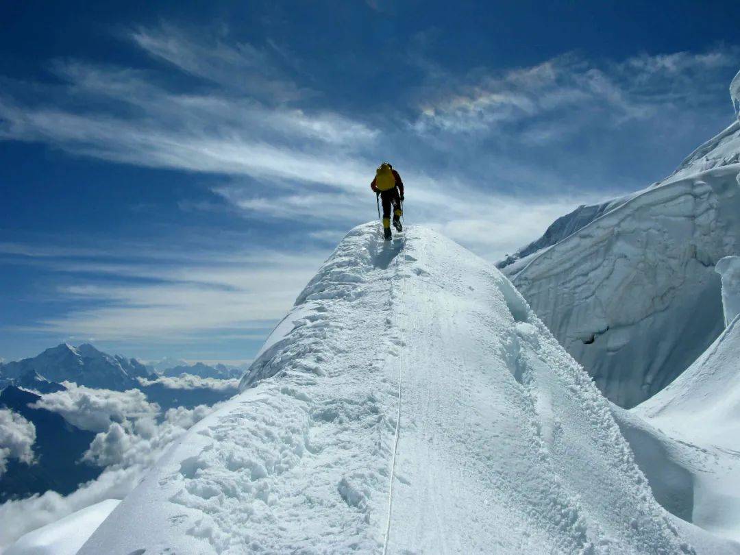 十八年登顶25座雪山,向死而生的探险人生有多震撼?