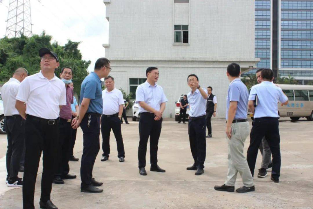 市应急管理局党委书记局长张志强率队到凤岗镇开展调研应急管理工作