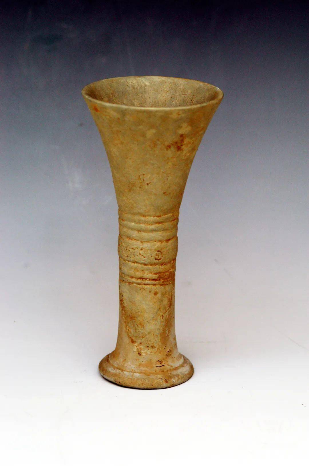 遗址出土的马桥文化陶觚△遗址出土的马桥文化陶豆