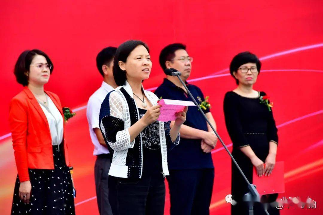 副区长王育红主持此次活动的信都区区委常委,常务副区长李颖超指出