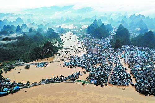 南方持续降雨引发险情各地积极应对