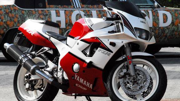 雅马哈fzr400r1990