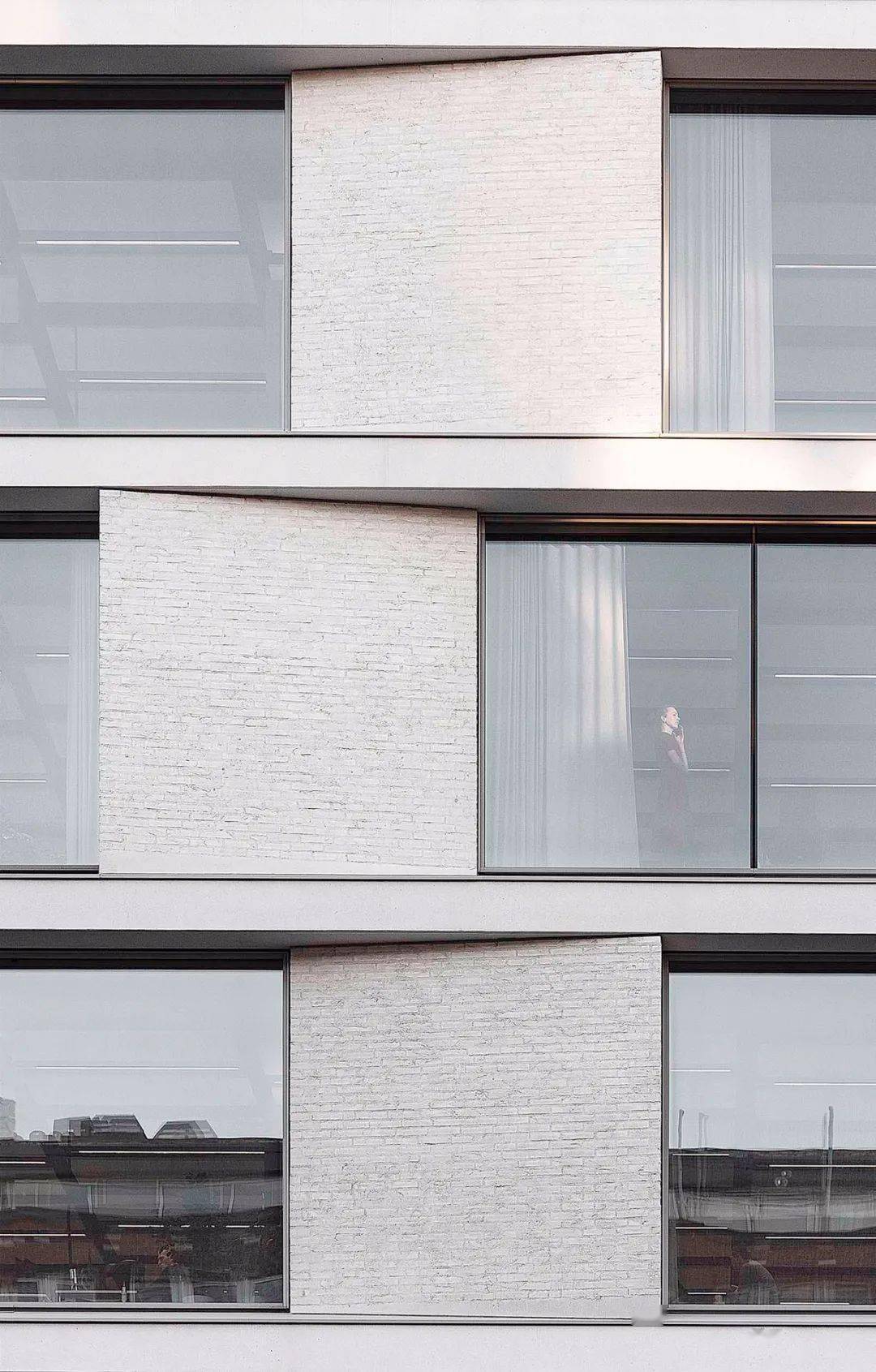 纯净现代办公园区清水混凝土大玻璃窗的完美结合