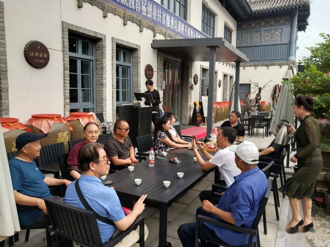 西安市临潼聚缘阁文化艺术馆聚缘阁红色文化研学旅行基地揭牌仪式