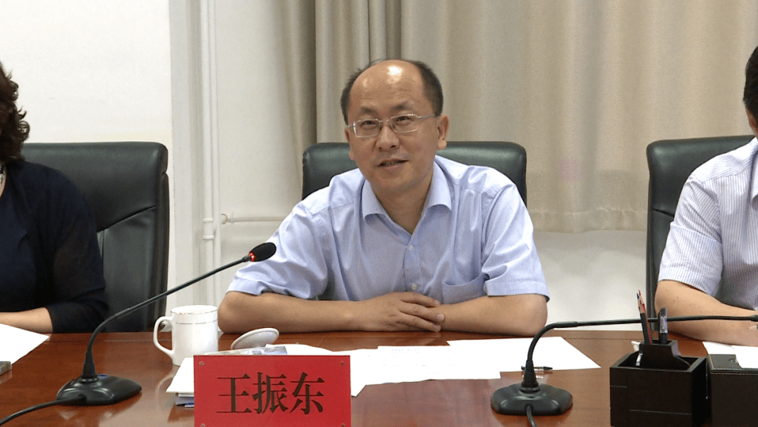 《金昌日报》讯:7月11日,青岛市政府副秘书长王振东带领考察团来金,就