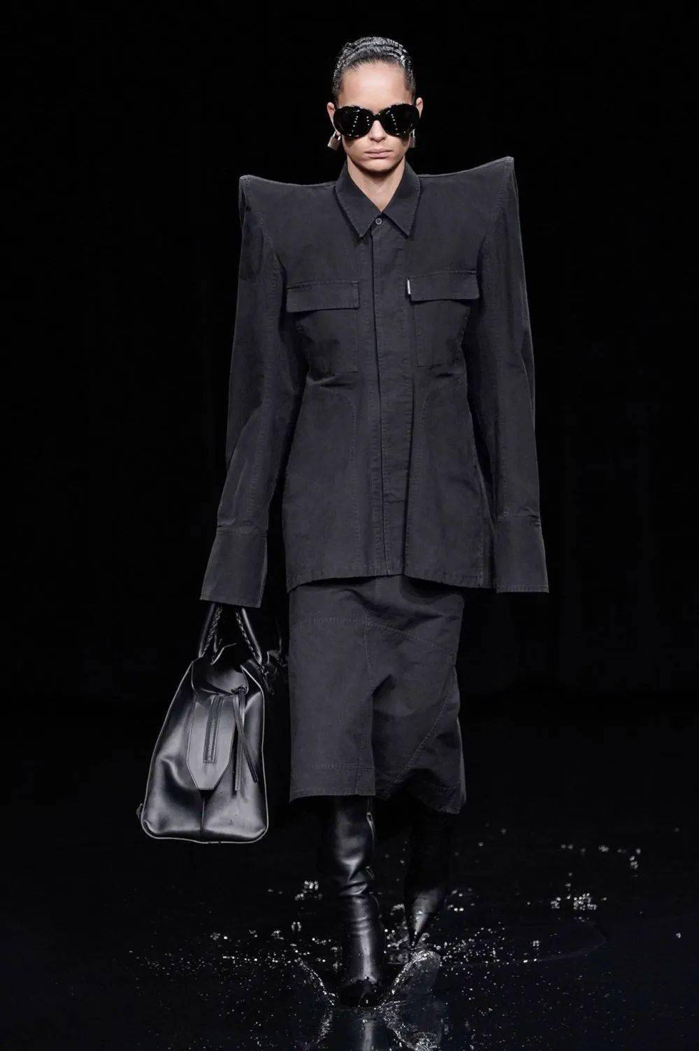 balenciaga (巴黎世家)2020秋冬高级成衣秀!_服装
