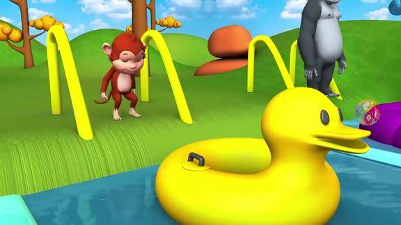 森林的小动物进行游泳比赛小猴子大猩猩小熊猫小猪猪谁的第一