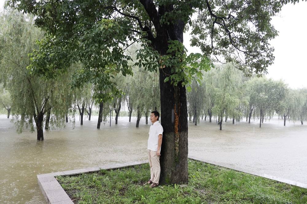 实录洪峰过境武汉前后9天的市民生活,一年一度的渡江节已取消