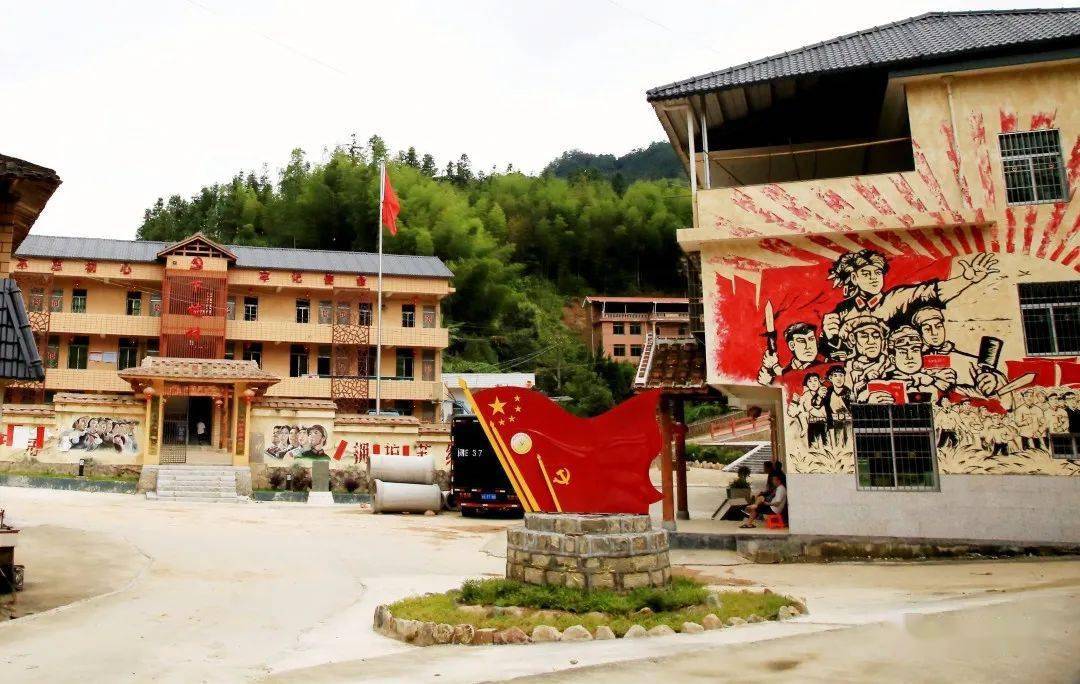 除了有"天然氧吧"之称的贡鸭山之外,马坑乡下陇村的苏区老区革命史