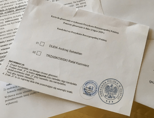 所以无论是国内还是国外,每一张票都是至关重要,那么海外的波兰人怎么