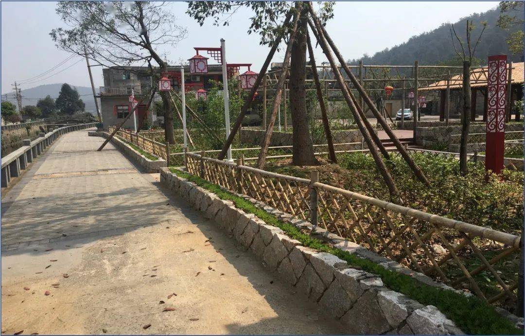 微公园 竹篱笆 块石收边 仿古路灯首占镇黄李村:火烧板青砖铺地 块石